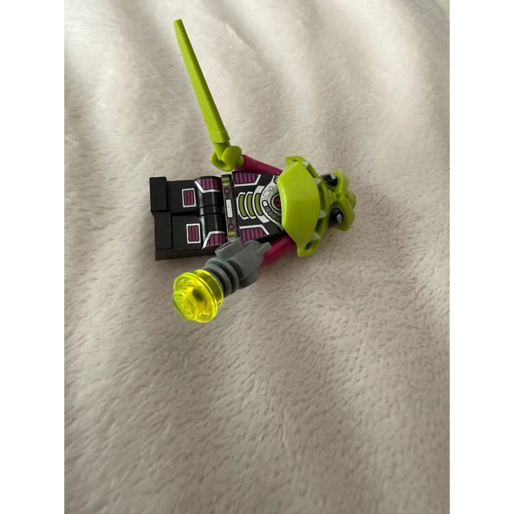 LEGO Galaxy Squad Alien Trooper Minifigure Lime Green Magenta Space Soldier